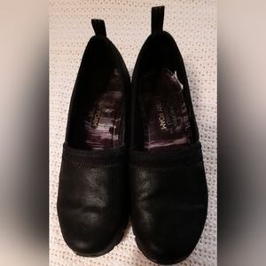 EUC Women's Skecher's size 8